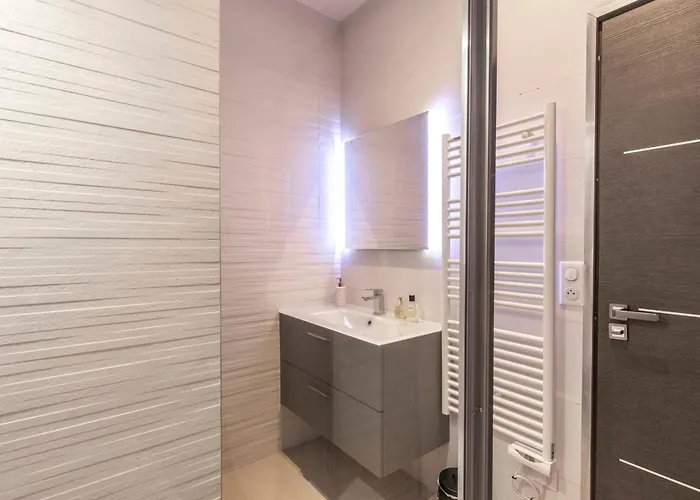 Lejlighed Charming & Modern *